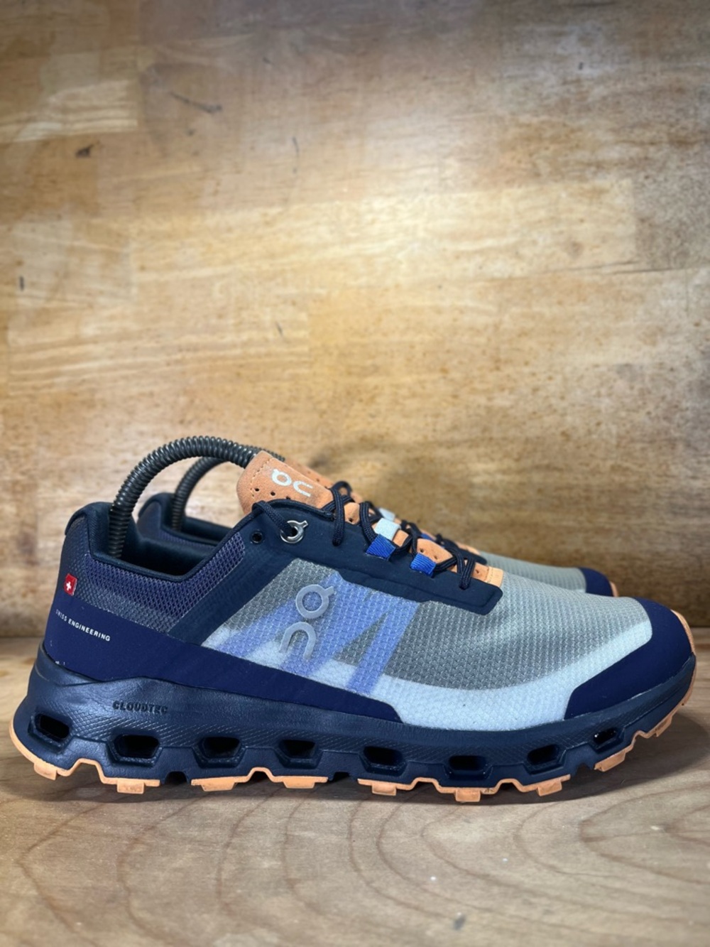 On CloudVista Womens Size 9.5 Trail Running Shoes Sneakers Midnight Copper